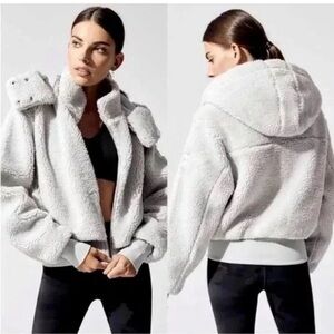 ALO Yoga Foxy Sherpa in soft grey